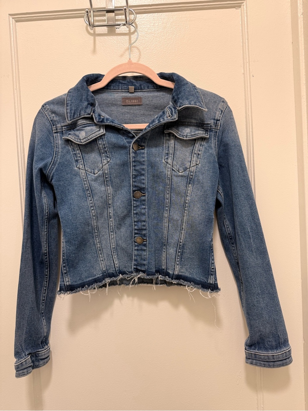 DL1961 Cropped Denim Jacket Size Large-  Medium Wash Stretch Raw Hem EUC